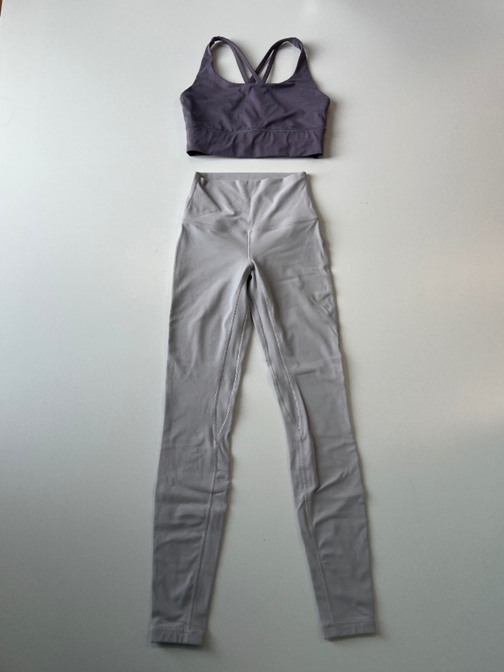 0076 Lululemon set violet energy bra size 6 & lila leggings size 4
